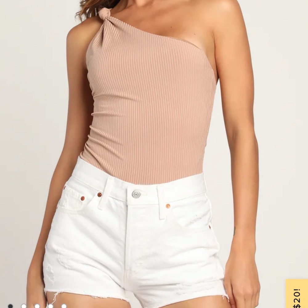 NWT Levi’s 501 Original High Rise White Distressed Denim Shorts